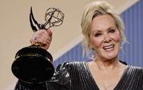 Jean Smart làm nên lịch sử giải Emmy với 5 lần liên tiếp thắng giải nhờ "Hacks"