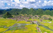 Xây dựng cột cờ trên đỉnh núi Nà Lay