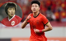 Cựu tuyển thủ Trung Quốc từng khoác áo MU bật khóc vì lỡ chê bai bóng đá nước nhà