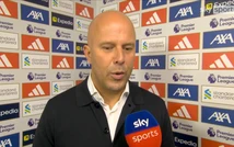 HLV Arne Slot tức giận, cho rằng trọng tài là 'kẻ tiêu chuẩn kép' khi Liverpool thua Man City