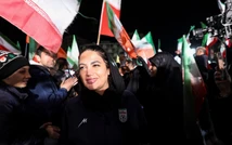 Đội tuyển bóng đá nữ Iran được chào đón như người hùng khi trở về quê nhà