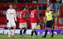 Lisandro Martinez bị đuổi, MU lần đầu thua Leeds ở Old Trafford sau 45 năm