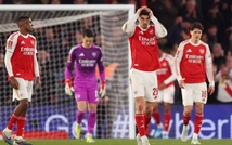 Từ mơ 'ăn bốn' giờ còn 'ăn hai': Arsenal không hề buông, chỉ là quá yếu đuối