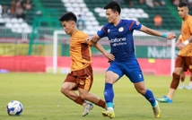 'Chuyện lạ V-League': Bất chiến tự nhiên thành