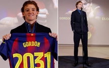 Anthony Gordon ra mắt Barcelona sau thương vụ trị giá 70 triệu euro