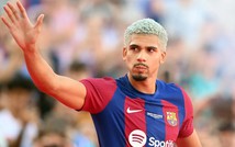 Liverpool: Vì sao Iraola cần Araujo?