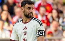 Bruno Fernandes đá hỏng phạt đền, MU thua 2-4 AC Milan của Ruben Amorim