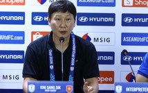 HLV Kim Sang Sik: 'Ronaldo hay Messi sút, Patrik Lê Giang cũng cản được'