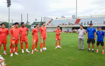 Tuyển Việt Nam 'đặt chân xuống mặt đất' trước chung kết lượt về với Thái Lan