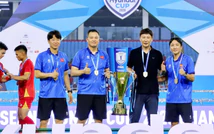 Báo Hàn chỉ ra bộ ba đứng sau ‘phép màu Kim Sang Sik'