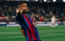Raphinha rực sáng với hat-trick, Barca lập kỳ tích chưa từng có trong gần 100 năm