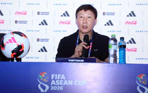 HLV Kim Sang Sik báo tin đáng lo về Xuân Son