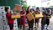Người dân Nghệ An dọc tuyến quốc lộ 7 chạy lũ trong đêm