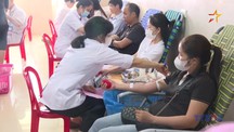 Hàng trăm tình nguyện viên tham gia chương trình “Hiến máu khẩn cấp”