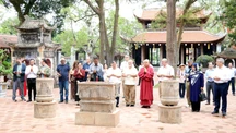 Đoàn đại sứ, trưởng đại diện tổ chức quốc tế tại Việt Nam thăm di tích Côn Sơn - Kiếp Bạc