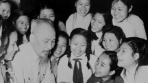Nối dài 'trăm năm trồng người'