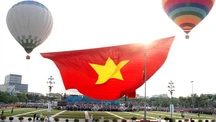 Lễ chào cờ và bay Đại kỳ Tổ quốc trên Quảng trường Hồ Chí Minh