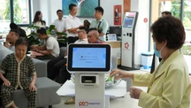 Robot tham gia hỗ trợ công tác hành chính công