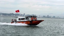 Sẵn sàng cứu hộ, cứu nạn trên vịnh Hạ Long khi có tình huống bất ngờ