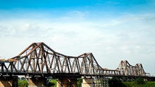 Dù ai đi đâu về đâu nhớ về Hà Nội có cầu Long Biên