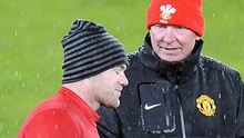 Rooney gợi lại cú đá giày vào mặt Beckham của Sir Alex