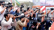 Đỡ chán báo chí