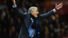 Mourinho chỉ trích trọng tài: 'Sao lại phạt thẻ đỏ với Ivanovic?'