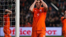 Huntelaar bỏ lỡ cơ hội ghi bàn mười mươi cho đội tuyển Hà Lan