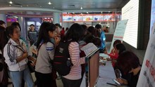 Ngày đầu LHP Quốc tế Hà Nội III: Khán giả nô nức xem phim, BGK bị muộn giờ