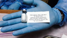 Thụy Sĩ ngừng thử nghiệm một loại vắcxin phòng Ebola