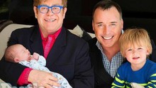 Elton John cưới bạn đời đồng giới David Furnish: 2 thập kỷ chờ lên xe hoa