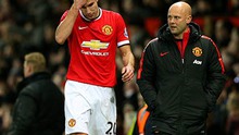 Robin van Persie lo sợ bị Man United bỏ rơi
