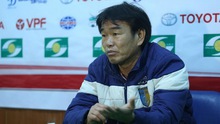 HLV Phan Thanh Hùng chỉ trích trọng tài vì thẻ đỏ của Gonzalo