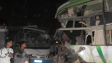 Hai xe khách đâm nhau, 10 người chết, 9 người trọng thương