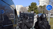 Cảnh sát Pháp bị xả súng nơi Thủ tướng đang ở thăm