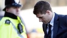 Dùng video gây lộn tống tiền Gerrard, nữ cảnh sát bị bỏ tù
