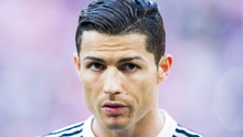 HÀI HƯỚC: Fan đề nghị Cristiano Ronaldo đổi... bạn gái lấy áo đấu