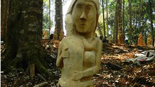 Tác phẩm 'Mẹ ôm con' giành giải Nhất Hội thi tạc tượng gỗ dân gian Tây Nguyên