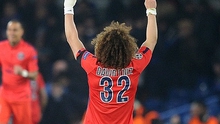 Ghi bàn vào lưới đội bóng cũ Chelsea, David Luiz ăn mừng đầy cảm xúc