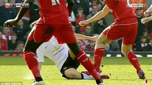 Liverpool 1-2 Man United: Steven Gerrard có đáng nhận thẻ đỏ?