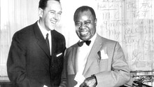 Huyền thoại jazz Louis Armstrong và tình bạn nơi cánh gà sau Bức tường Berlin