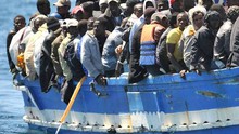 Italy điều tra vụ ném người nhập cư xuống biển