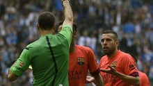 Phản ứng với trọng tài, Jordi Alba nhận thẻ đỏ