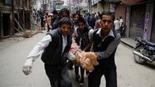 Chết chóc và tình người trong trận động đất kinh hoàng ở Nepal