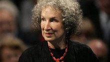 Margaret Atwood là thành viên danh dự của Viện Hàn Lâm Văn học & Nghệ thuật Mỹ