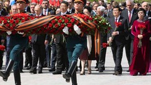 HÌNH ẢNH: Chủ tịch nước Trương Tấn Sang và phu nhân tại Lễ duyệt binh trên Quảng trường Đỏ