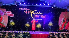 Viết tiếp loạt bài “Có một giới ca sĩ ngoài showbiz”: Show & cát-sê - trên trời & dưới đất