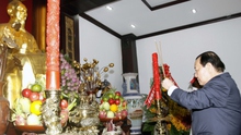 Dâng hương kỷ niệm 125 năm Ngày sinh Chủ tịch Hồ Chí Minh