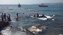 Trục vớt hàng trăm thi thể trong thảm kịch đắm tàu
