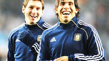Hãy để Tevez tìm đến Messi
